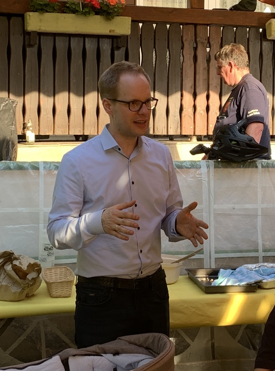 Der Bundestagsabgeordnete Dr. Jens Brandenburg besuchte das Grillfest